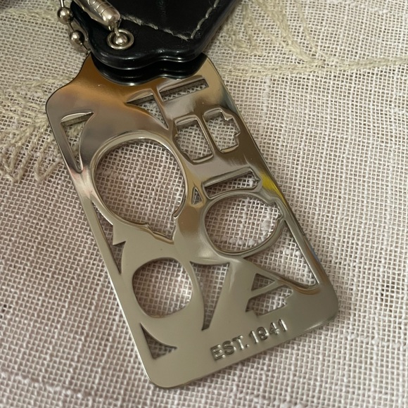 COACH Soho Hobo black leather bag chrome hardware zipper white topstitch detail - Picture 8 of 16